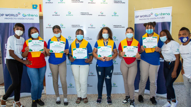 DP World contribuye con el desarrollo de 1,655 jóvenes y mujeres de Boca Chica con el programa educativo “Visión Futuro”.