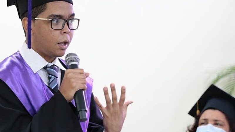 Alci Polanco se convierte en el primer autista Dominicano en graduarse de comunicador social en la Universidad
