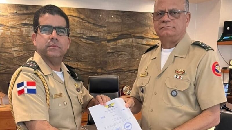 Ministro de Defensa designa ayudante administrativo
