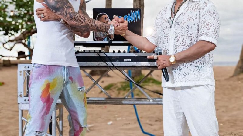 Elvis Martínez y DJ Adonis encienden las redes con mix de grandes éxitos