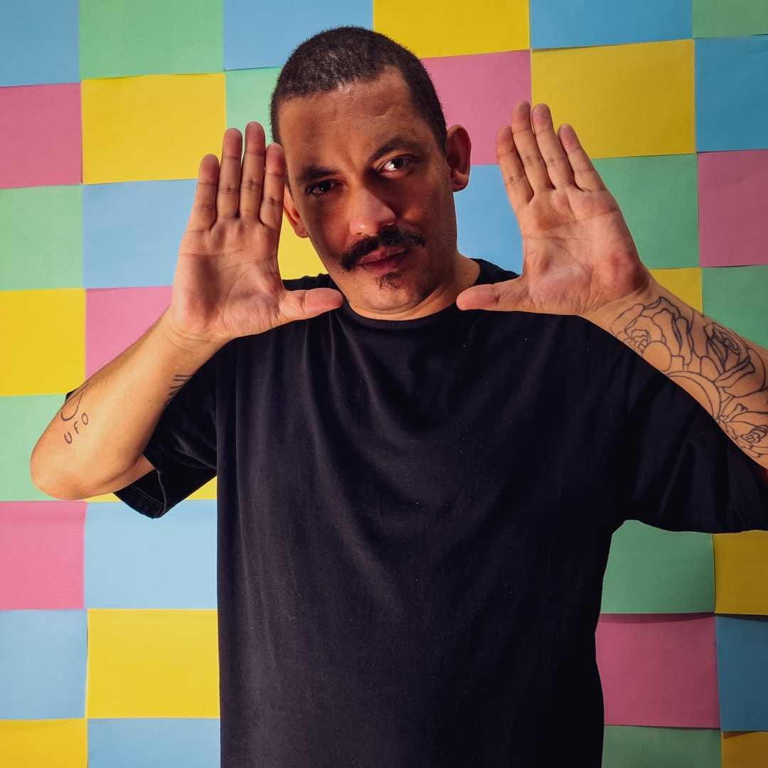 OMorador lanza el audiovisual de su primer tema, “Sem Bateria”.