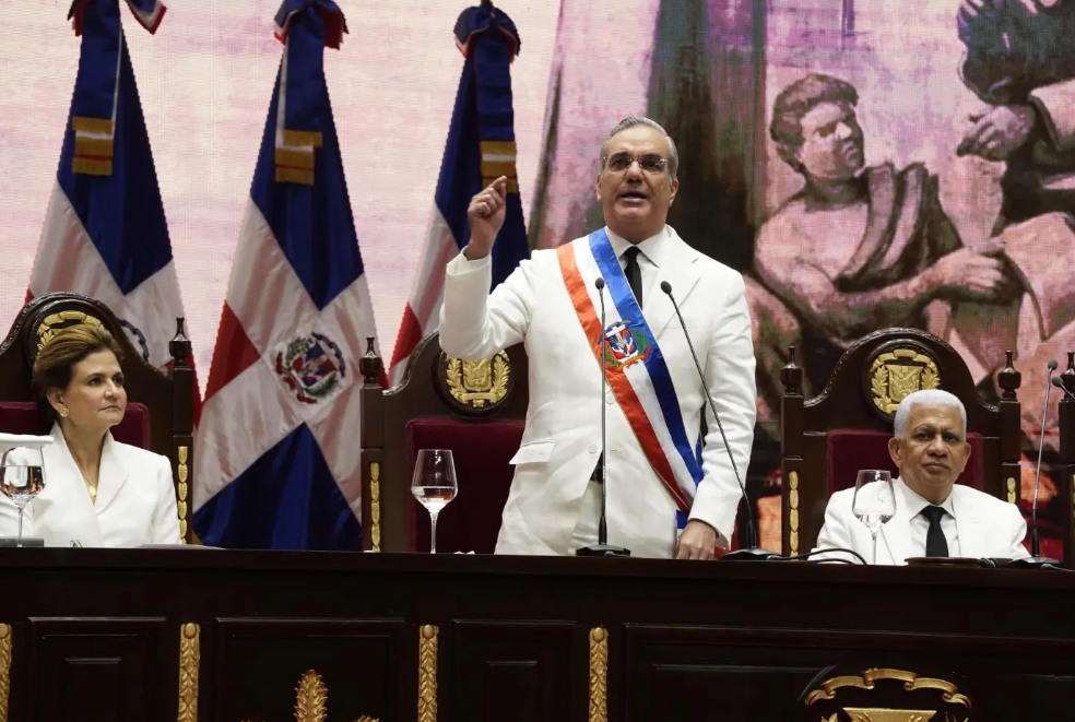 Será el lunes… Abinader someterá reforma constitucional para limitar mandatos presidenciales