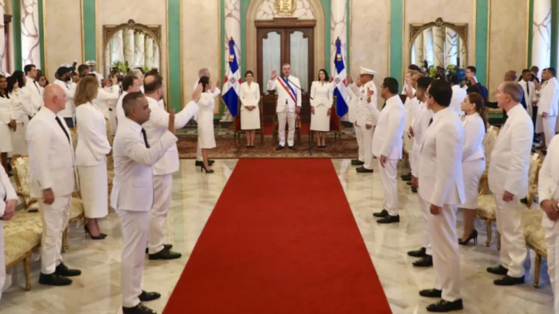 Abinader juramenta Gabinete para su segundo mandato con nuevas y viejas figuras