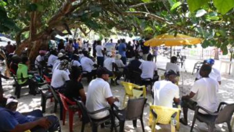 Vendedores de la playa de Boca Chica denuncian que están en peligro de desalojo