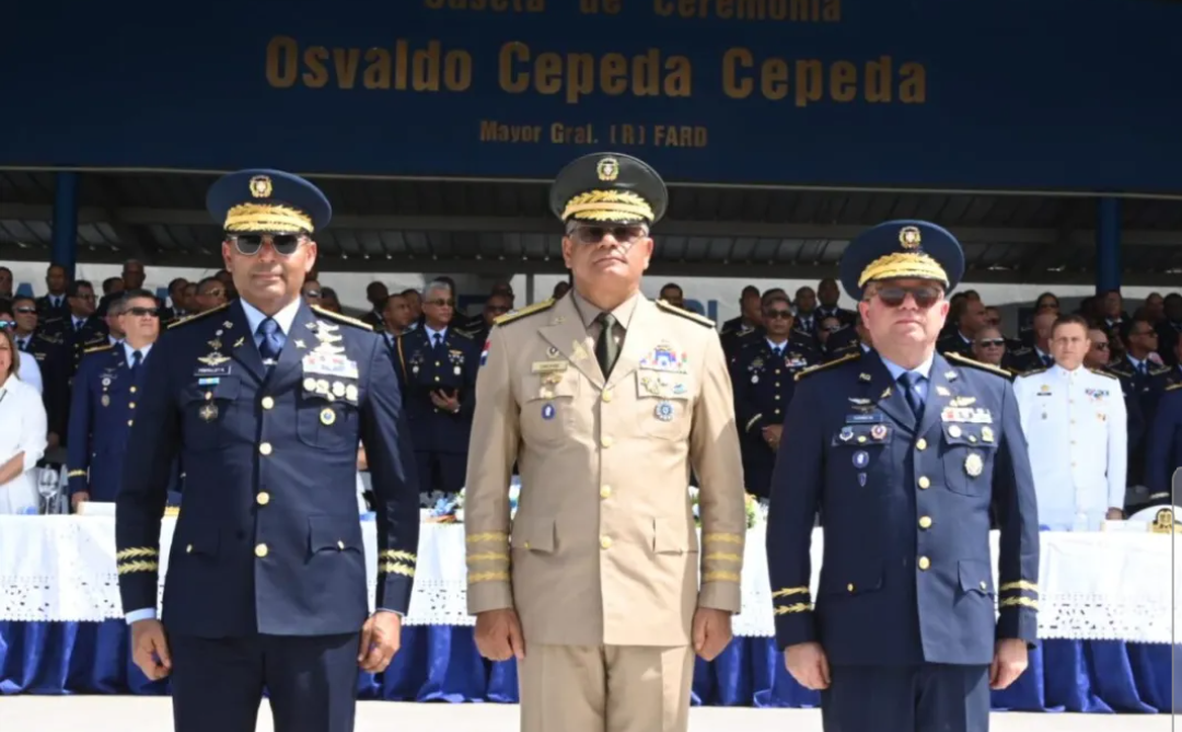Fernández Onofre posesiona nuevos comandantes generales del Ejército y la Fuerza Aérea de RD