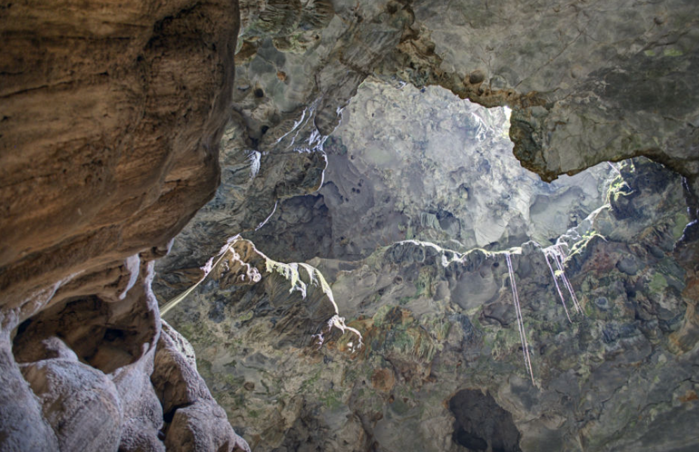 Autoridades respaldan mesa de preservación de las Cuevas del Pomier
