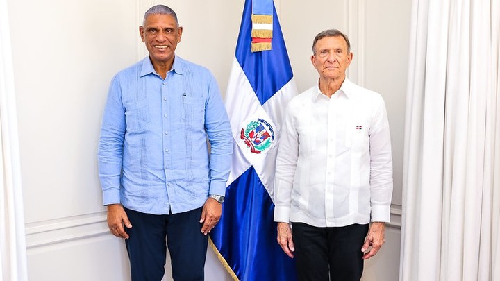 El canciller Roberto Álvarez se reúne con Chú Vásquez, nuevo cónsul en Nueva York
