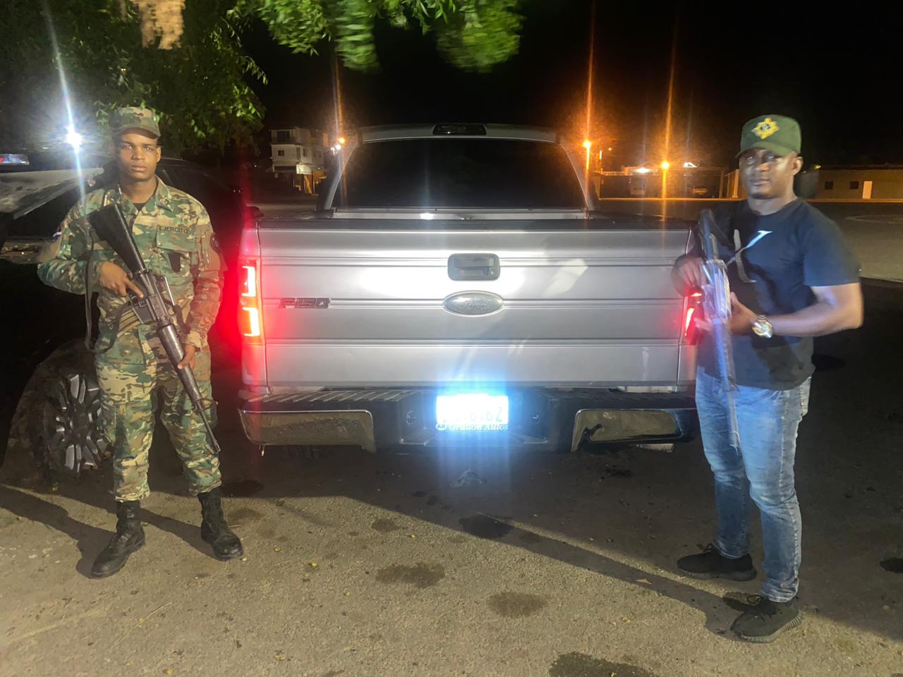  Ejército detiene camioneta con 240 mil cigarrillos de contrabando en Valverde Mao