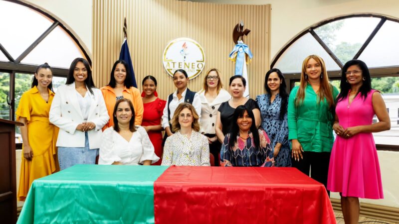 Colectivo Femenino por la Democracia, inicia con éxito su primera tertulia femenina diplomática
