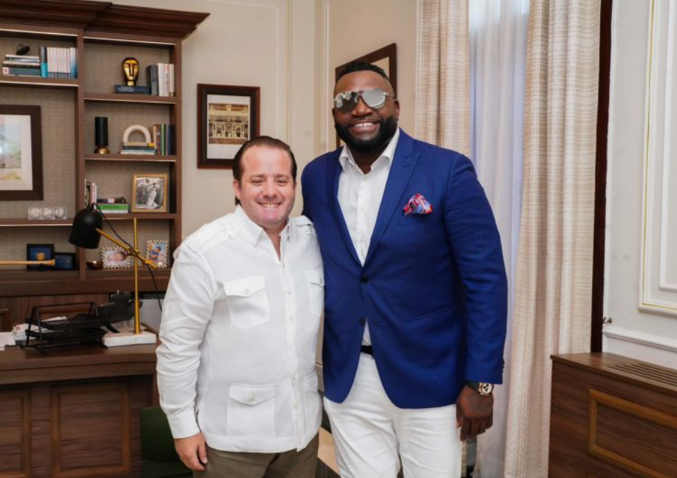 David Ortiz visita al ministro de la Presidencia, José Paliza, para promover el béisbol invernal en Nueva York