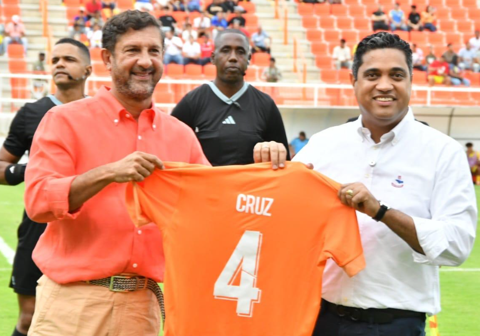 Ministro de Deportes, Kelvin Cruz, felicita al Cibao Fútbol Club por su quinto título en la LDF