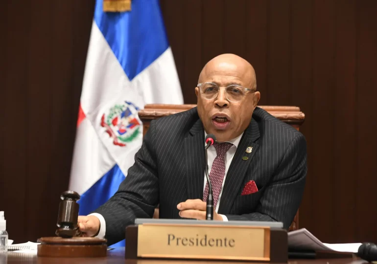 Pacheco arremete contra la oposición al exigir respeto: «Son tan antidemocráticos que no me dejan hablar»