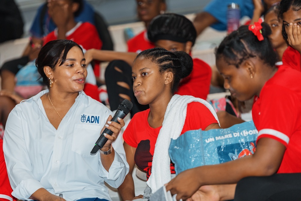 ADN imparte charla sobre la importancia del deporte y prevención de drogas en Polideportivo Nuevo Domingo Savio