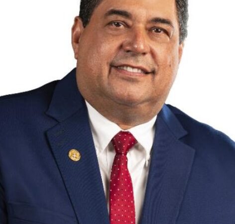 Comisión Electoral proclama a Jhon Richard Paniagua como nuevo presidente del Colegio de Notarios