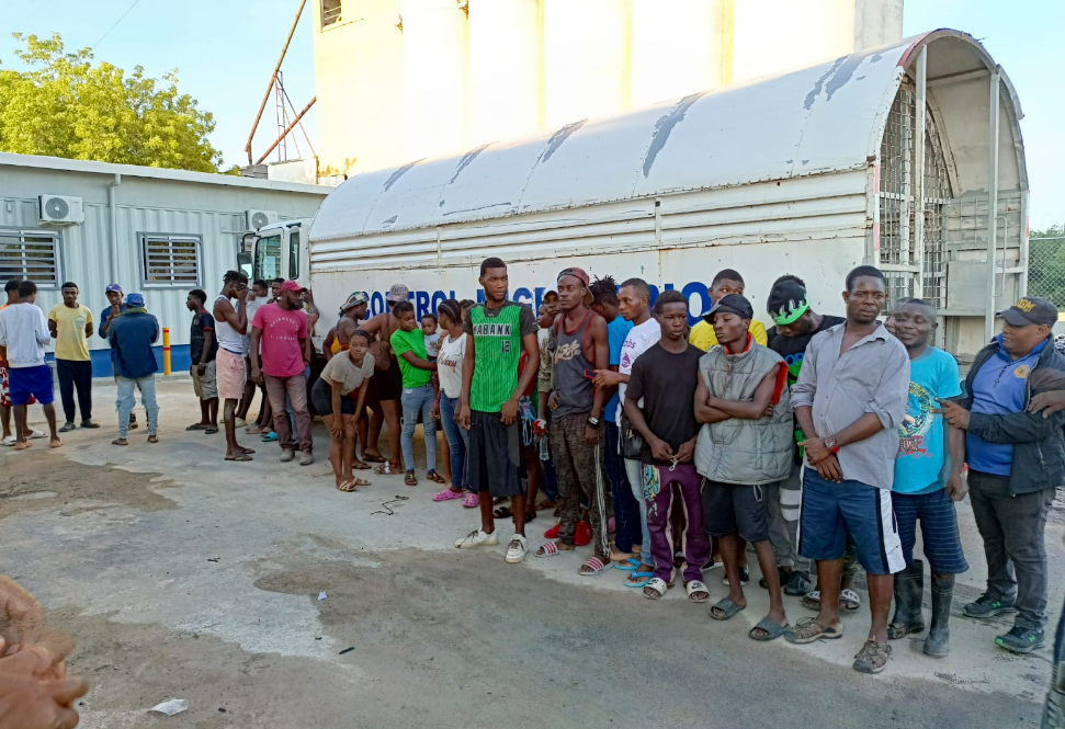 Ejército detiene 310 indocumentados en operativos en Azua, Elías Piña y Dajabón