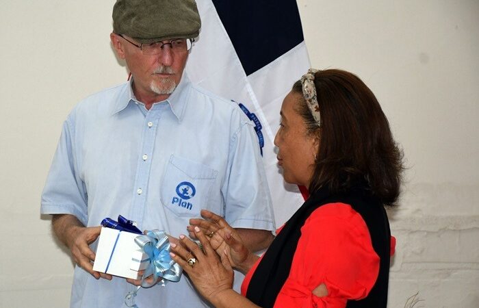 Subdirectora académica UASD Recinto Barahona recibe visita de director Plan Internacional en República Dominicana
