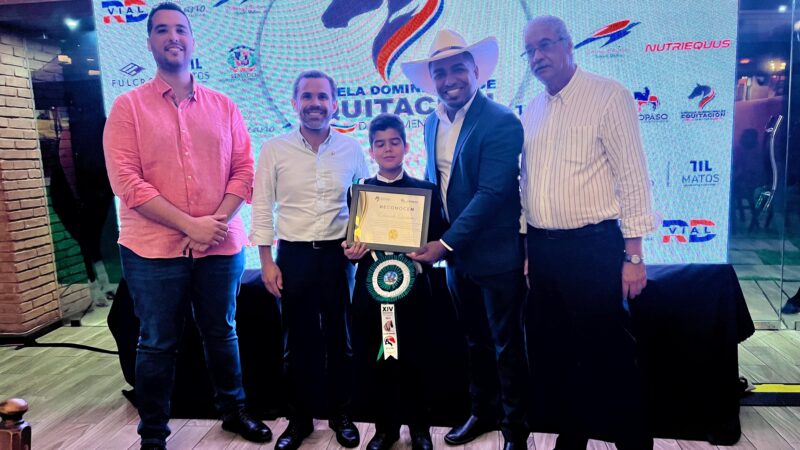 Escuela Dominicana de Equitación rinde homenaje a jinetes y amazonas en evento de reconocimiento tras la XIV Competencia Mundial de CONFEPASO