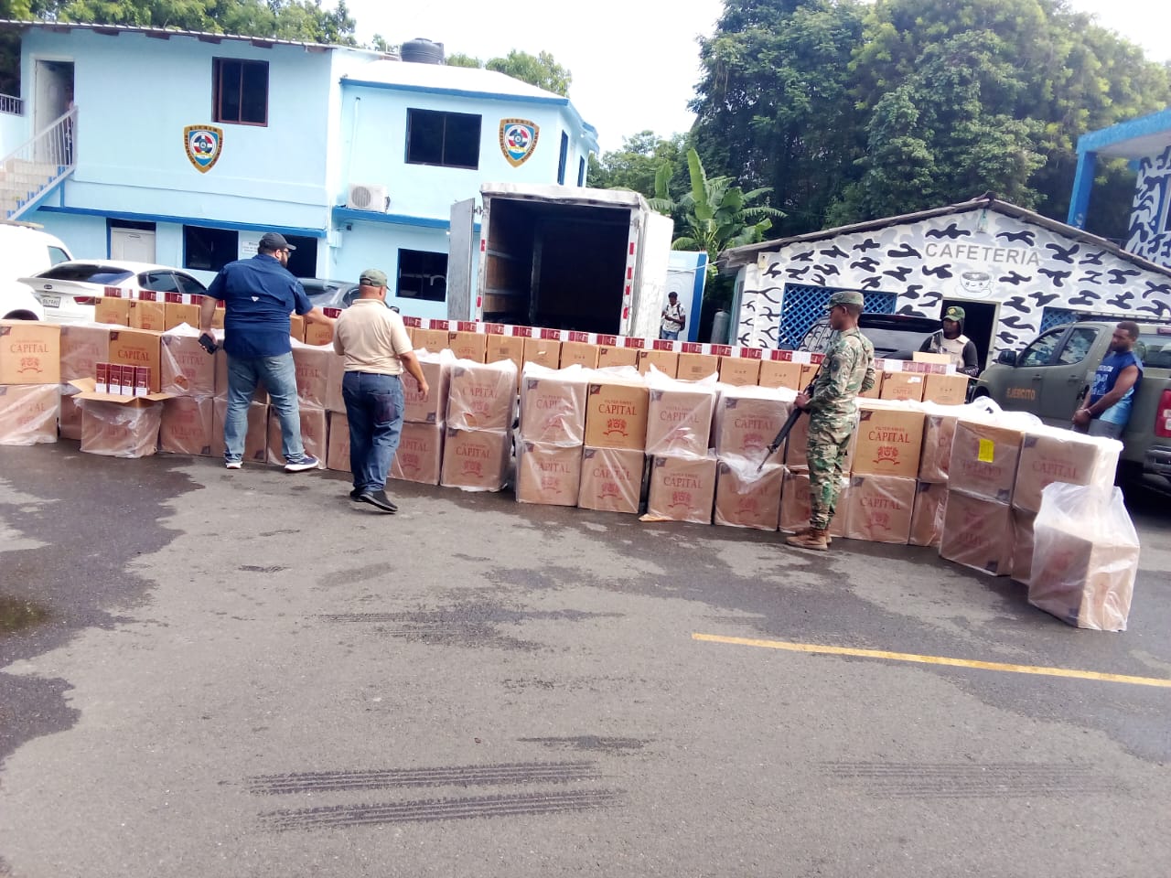 Ejército decomisa camión con cargamento de cigarrillos de contrabando en Puerto Plata