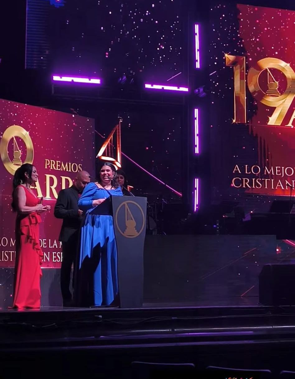 Melody Astacio se presenta en el Teatro Metropolitana de la Ciudad de México con su nuevo sencillo Ahí Estás y Recibe Premio ARPA