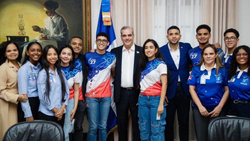 Presidente Luis Abinader articulado por el Ministerio de la Juventud otorga apoyo completo a equipos dominicanos que competirán en la NASA