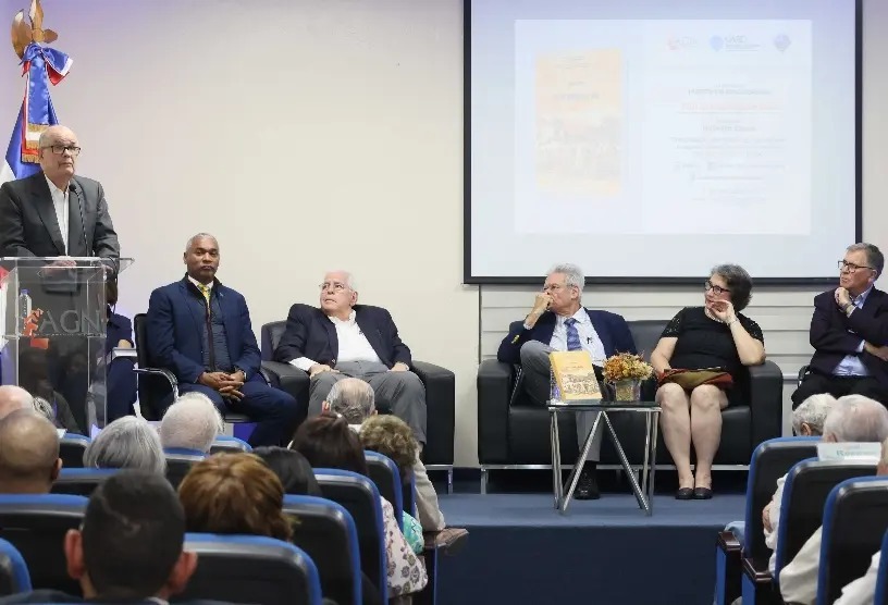 AGN pone en circulación el libro Con la Palabra de Dios de Roberto Cassá