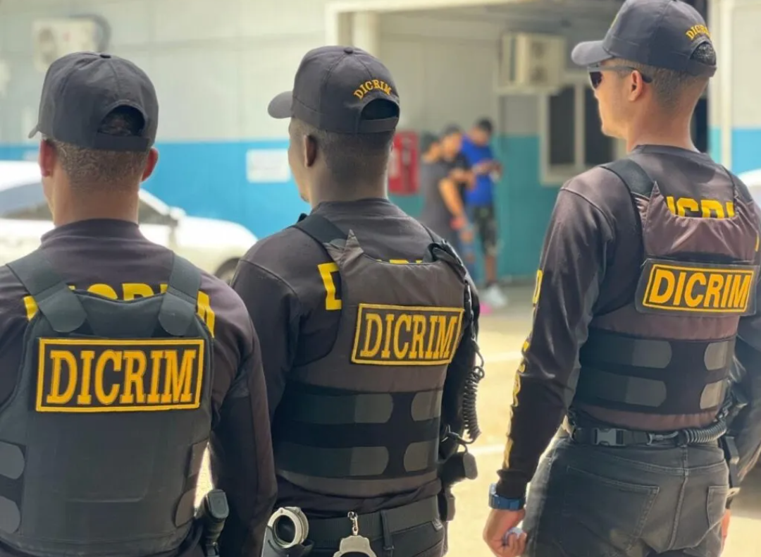 Arrestan a 24 personas por asaltos, drogas, armas de fuego ilegales, robo y otros delitos