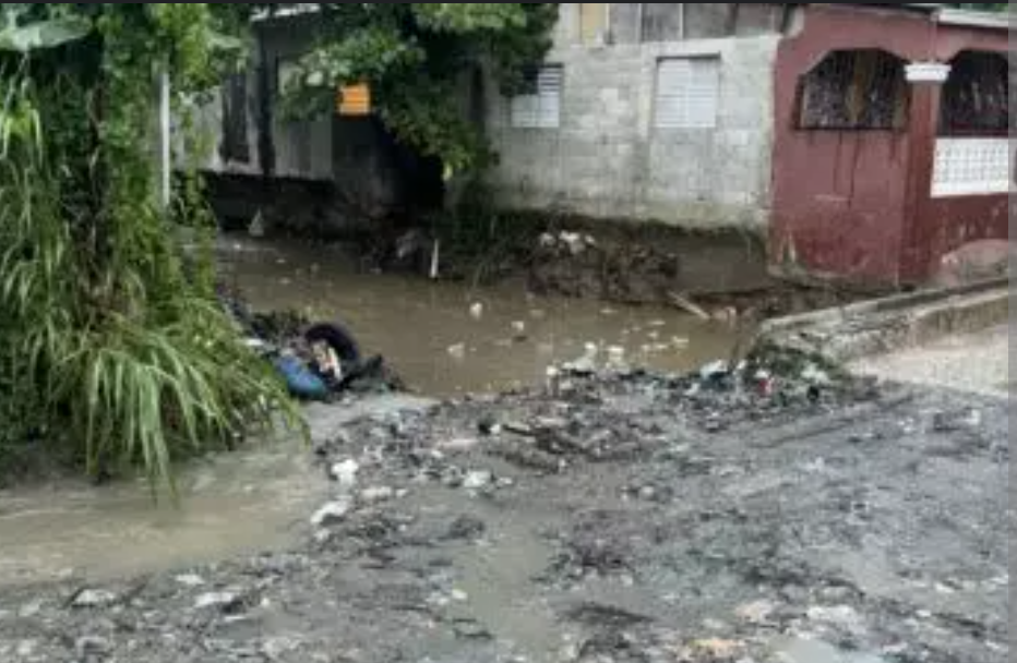 Desplazadas 1,390 personas por lluvias en República Dominicana