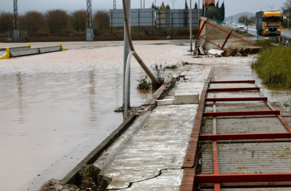 Suspenden circulación de trenes entre Madrid y Barcelona por inundaciones