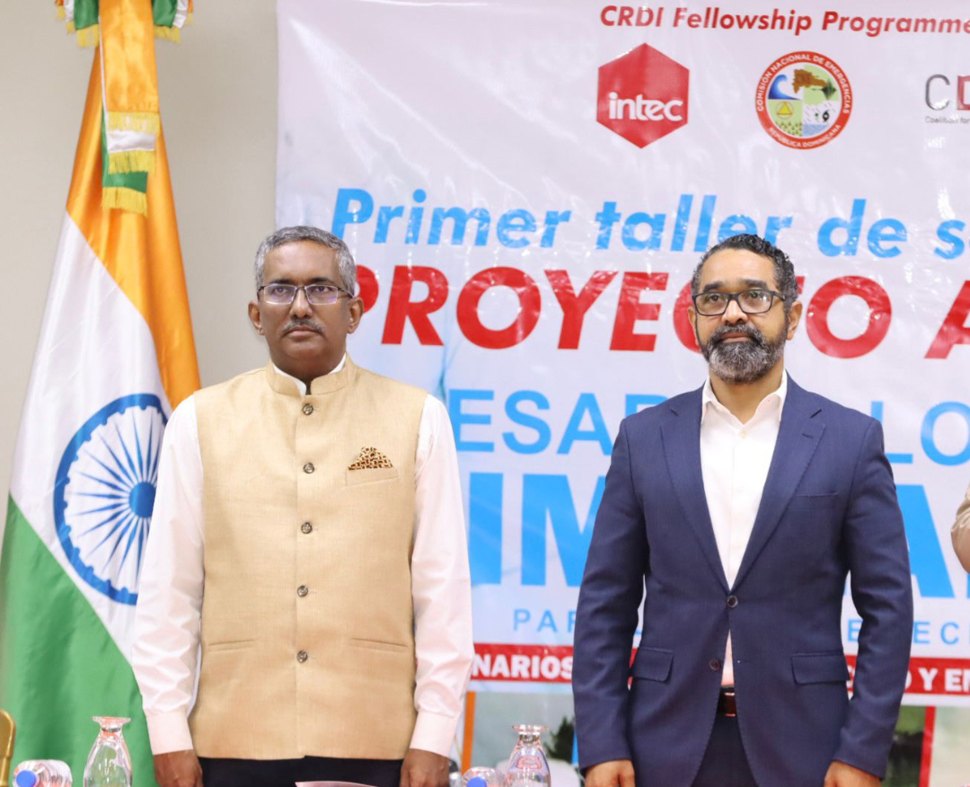 Presidente de la CNE y embajador de la INDIA presentan proyecto de gestión de riesgos con IA en INTEC