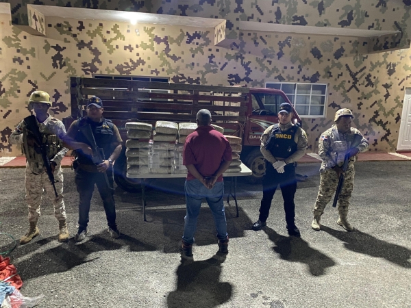 CESFronT y DNCD OCUPAN 291 LIBRAS DE MARIHUANA EN PEDERNALES