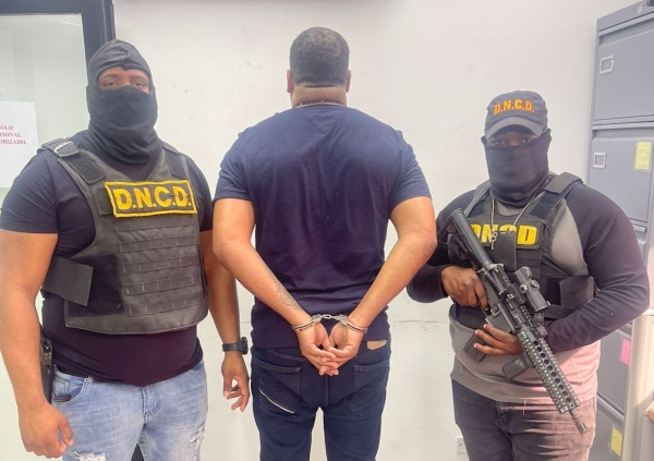 CAPTURAN HOMBRE BUSCADO POR DECOMISO DE 263 PAQUETES DE COCAÍNA EN BARAHONA