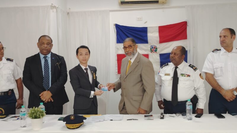 Confederación mundial bomberil reconoce diplomático y empresario chino 