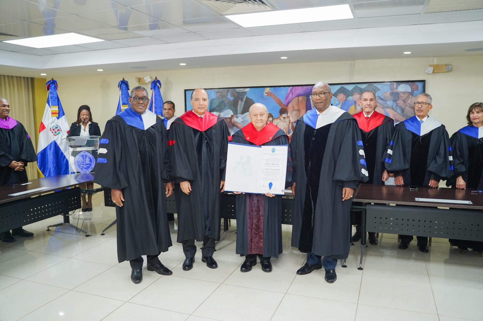 UASD inviste Profesor Honorario al Dr. Franklyn Holguín Haché, rector de UNAPEC