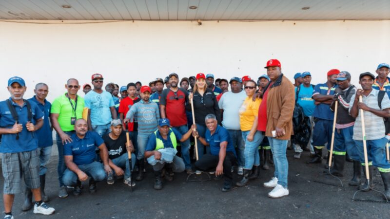 Alcaldía del Distrito Nacional interviene mercado de Villas Agrícolas con gran operativo de limpieza