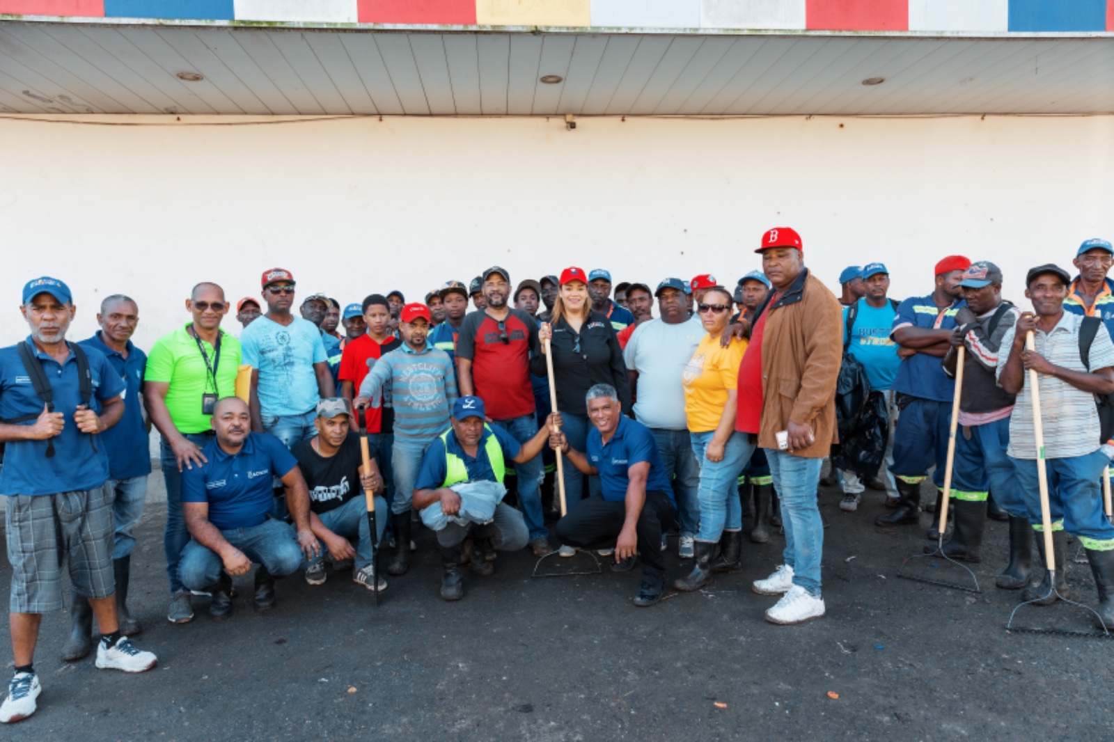 Alcaldía del Distrito Nacional interviene mercado de Villas Agrícolas con gran operativo de limpieza