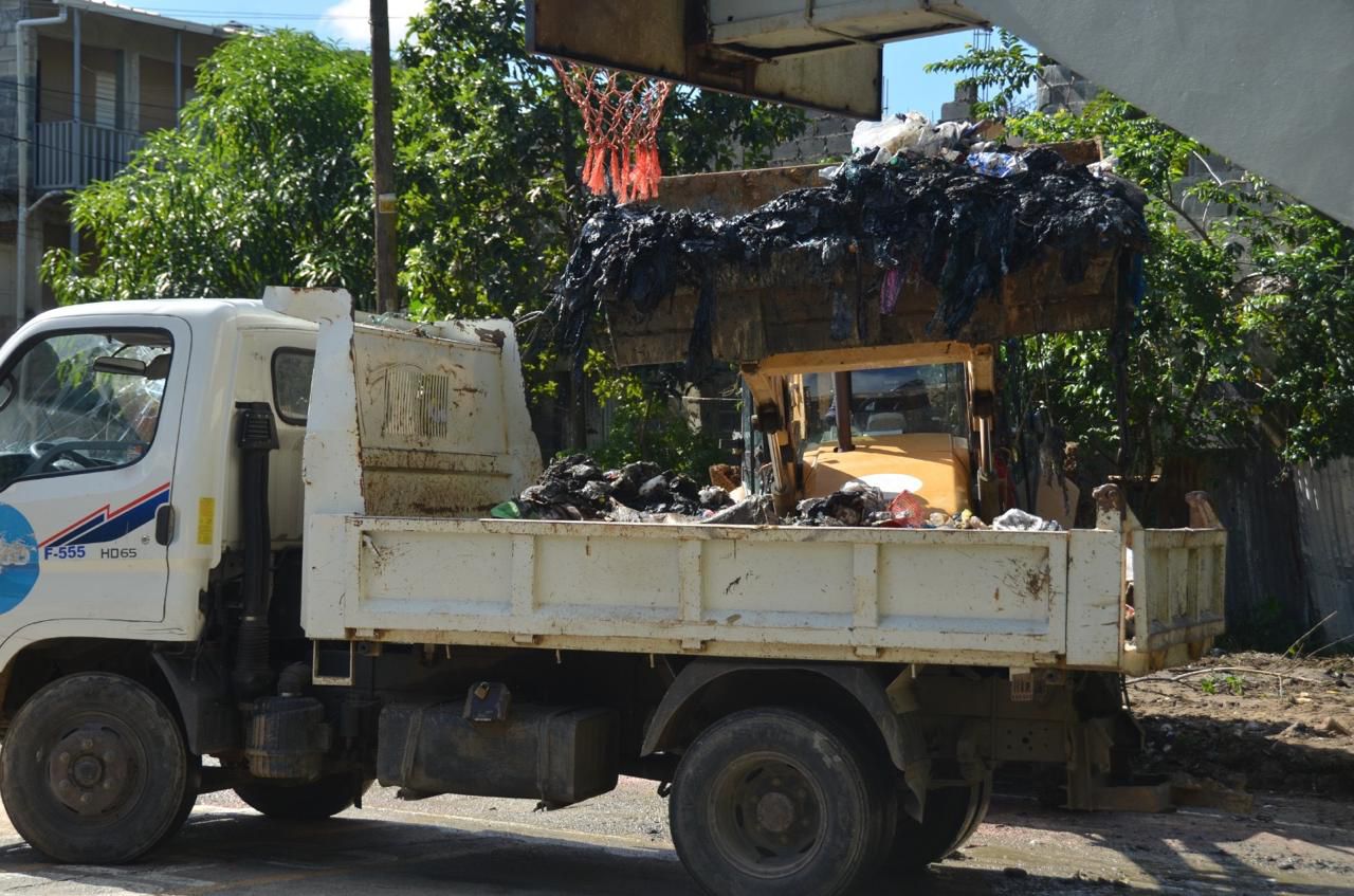 Fellito Suberví encabeza jornada simultánea de limpieza de cañadas en el Gran Santo Domingo