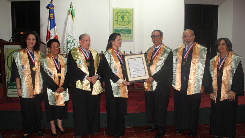 Academia de Ciencias inviste como Miembro de Número a la docente e investigadora Nidia Beatriz Columna Pérez