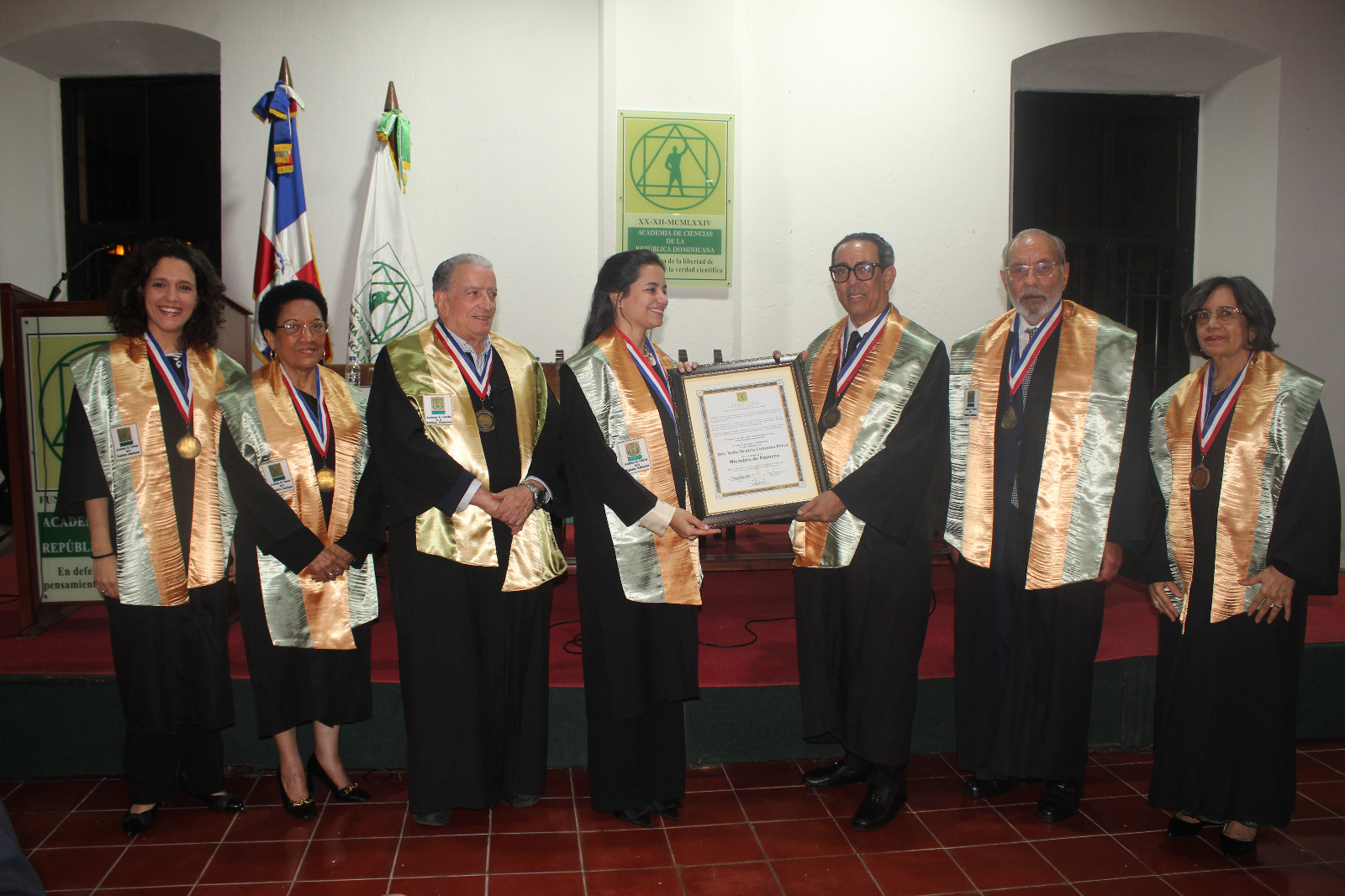 Academia de Ciencias inviste como Miembro de Número a la docente e investigadora Nidia Beatriz Columna Pérez