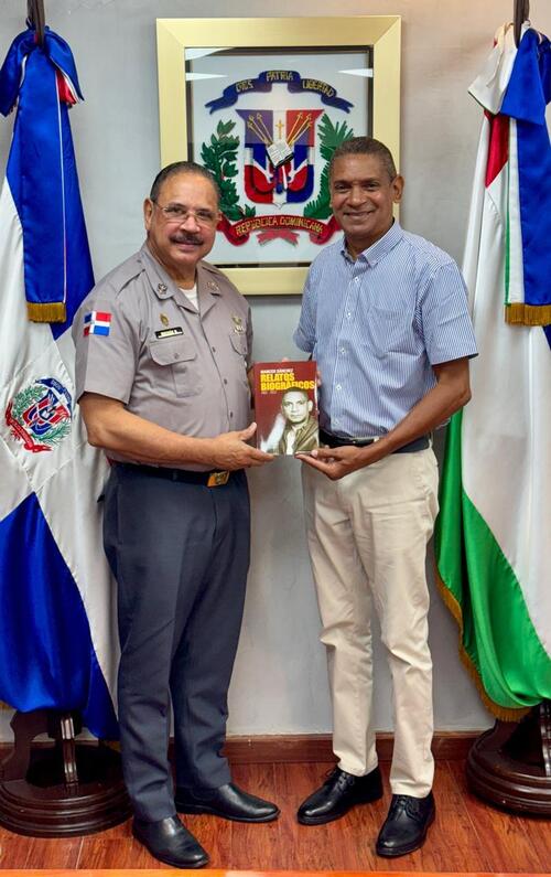Subdirector Policía Nacional recibe a Marcos Sánchez en su despacho