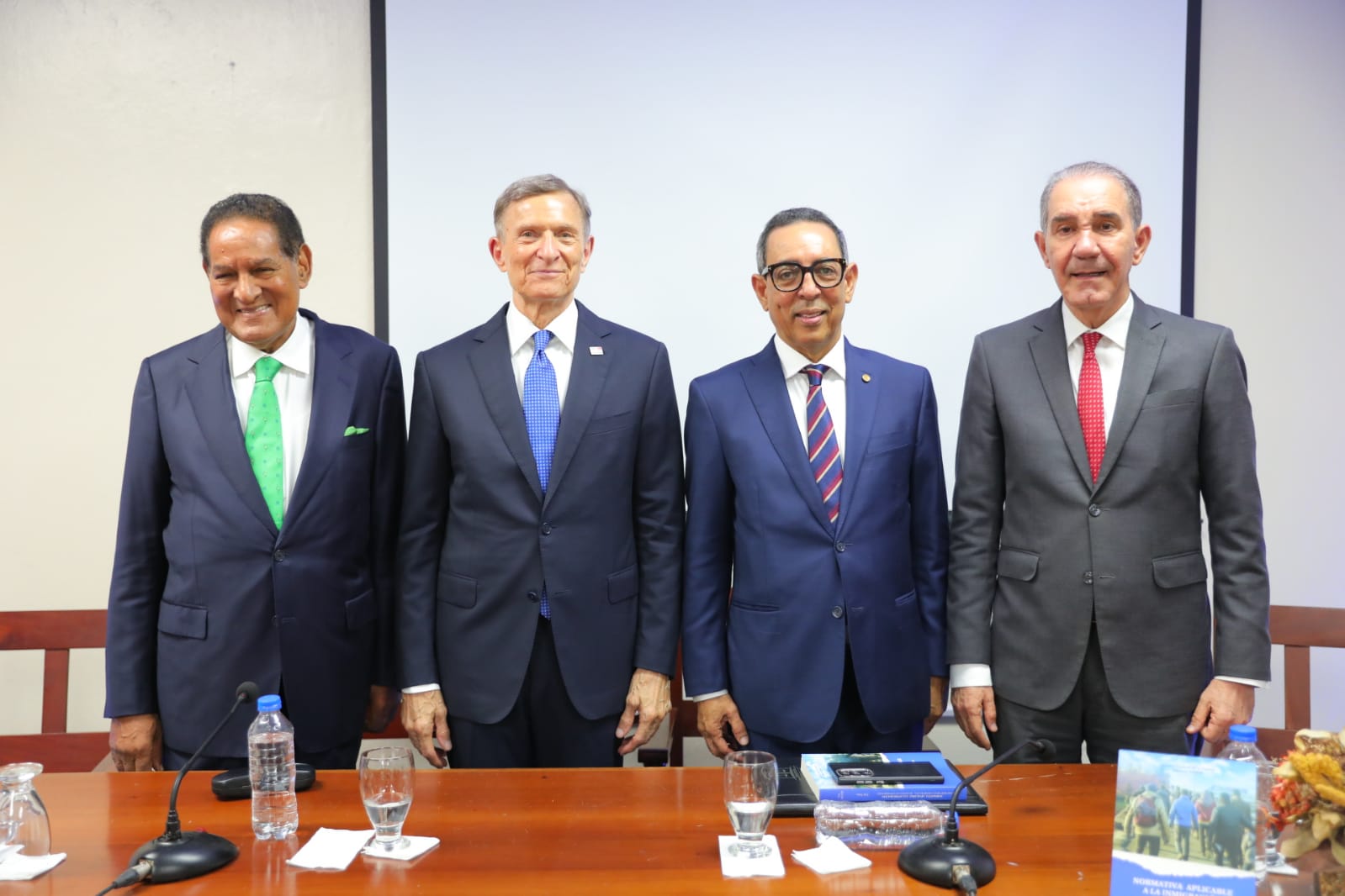 Dr. Luis Arias pone en circulación su libro “Normativa aplicable a la inmigración, Caso RD: Alcances aún pendientes»