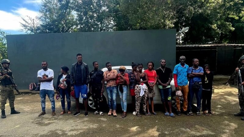 Detienen 18 haitianos indocumentados durante operativos en Valverde