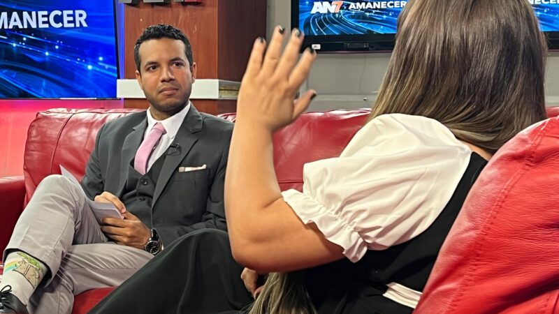 Comunicador venezolano Javier Lunar se destaca en AN7 