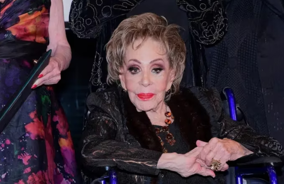 Muere Silvia Pinal, la actriz y gran diva mexicana que persiguió a Buñuel hasta convertirse en su musa