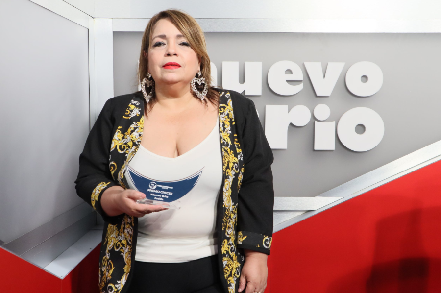 La Dra. Controversia es reconocida en Premios Crecer 2024 por su trayectoria en la comunicación
