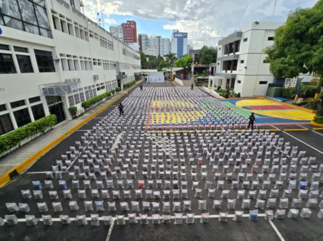DNCD da golpe contundente al narcotráfico al intervenir contenedor con 9.5 toneladas de cocaína; el cargamento más grande en la historia de RD y la Región