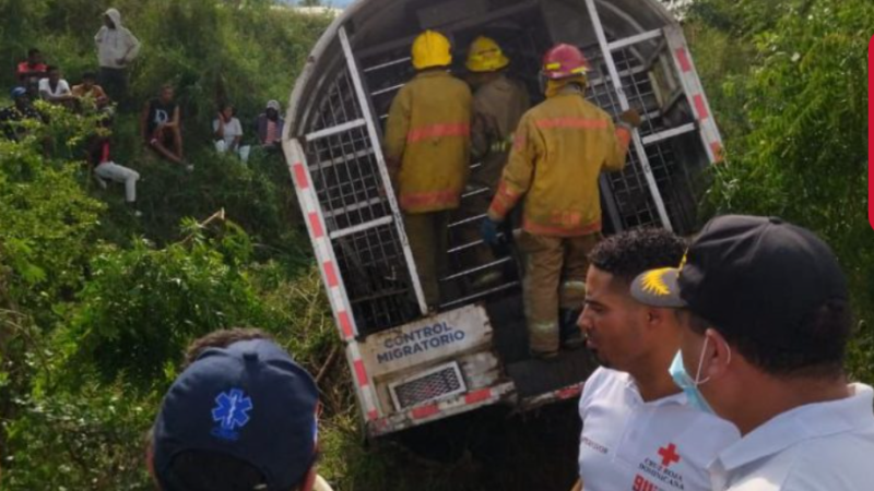 DGM investiga accidente de un vehículo de la institución en el que un dominicano falleció y varios resultaron heridos