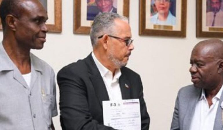 Primer ministro haitiano presenta su declaración de bienes; dice necesitan transparencia