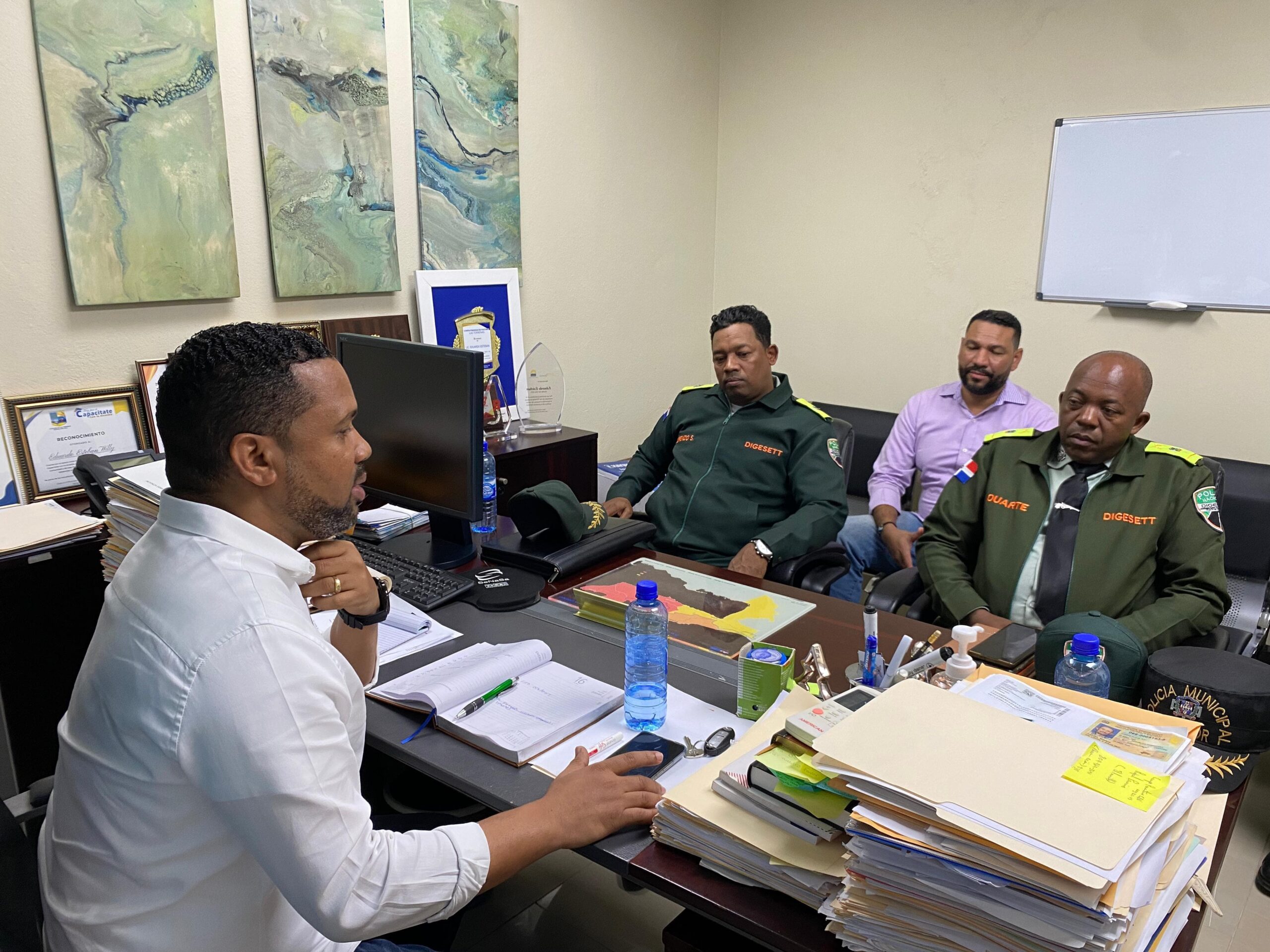 Alcalde Eduardo Esteban y la DIGESETT llegan a un acuerdo para mejorar la viabilidad en Las Terrenas