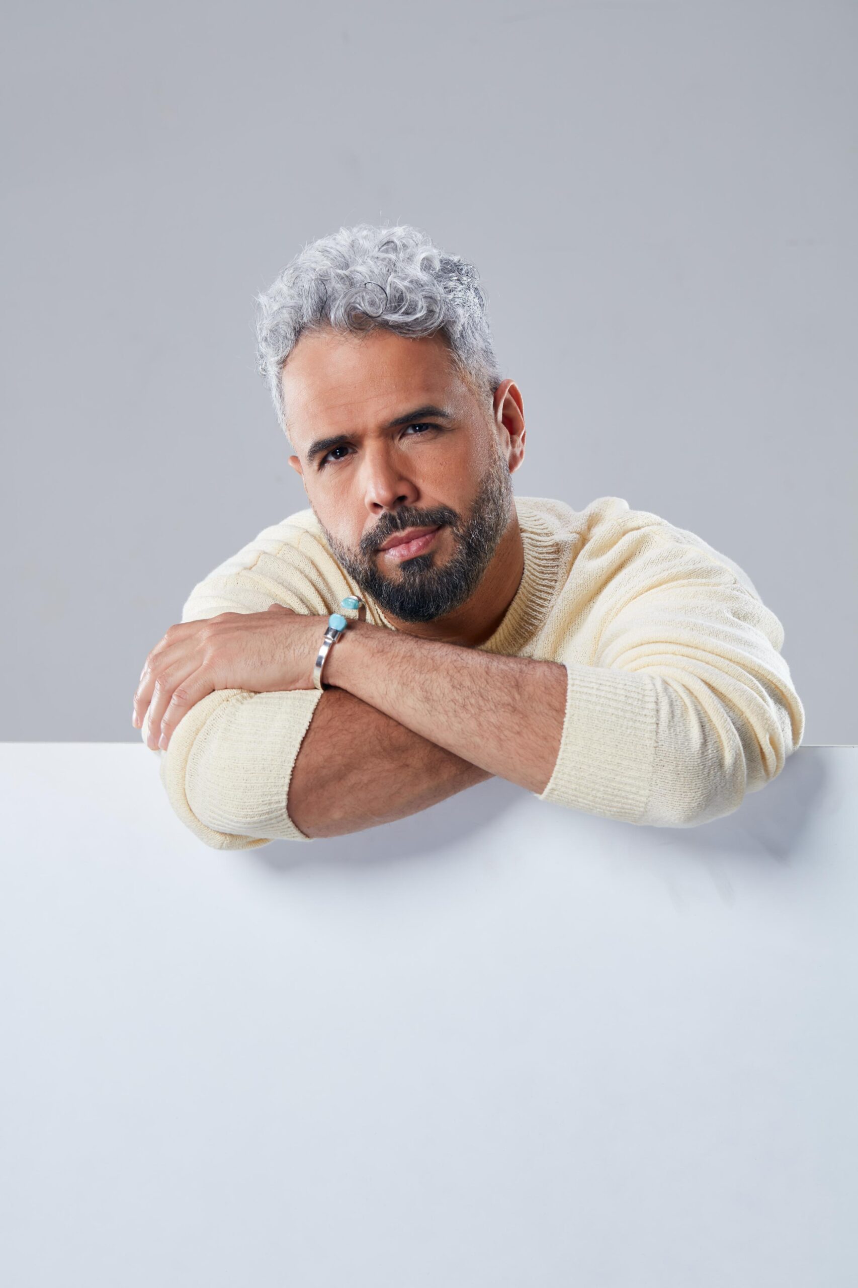 Daniel Santacruz inicia el 2025 con exitosa gira por Europa y celebra el décimo aniversario de su álbum más exitoso: “Lo dice la gente”