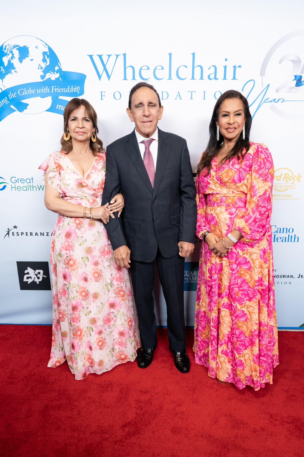 Wheelchair Foundation reconoce en Florida al Dr. Cruz Jiminián; donarán 2,500 sillas de Rueda